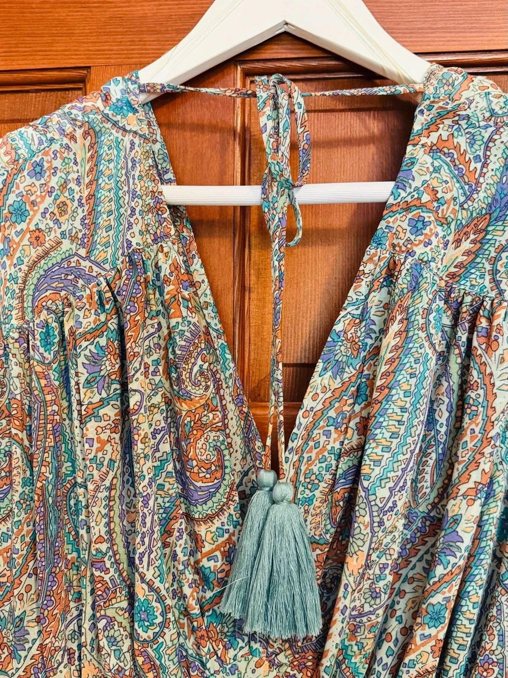 Lalavon soft paisley